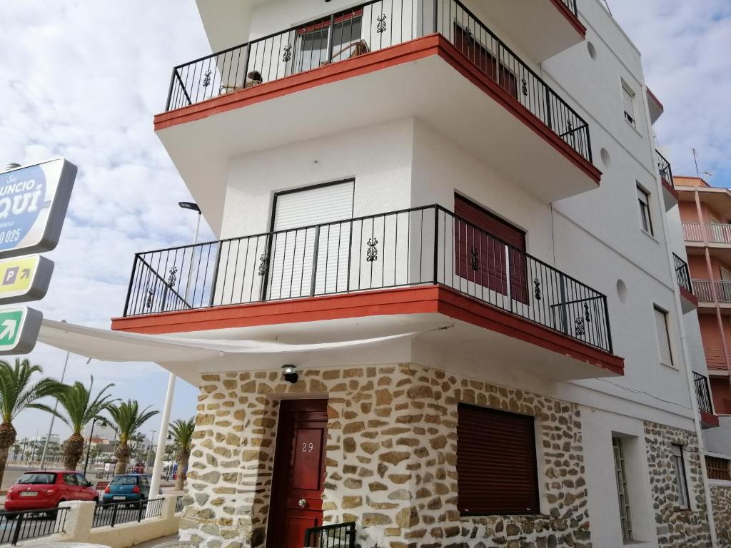 Suitetrails - Piso en primera línea con wifi y vistas al mar