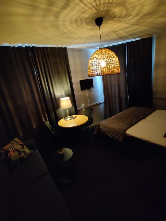 Postel nebo postele na pokoji v ubytování CarlstadCity H Boutique Hotell