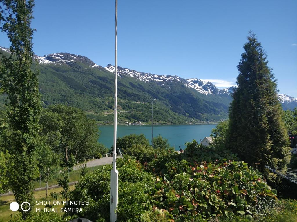 a view of a lake and a mountain at Summer haus in Syreflot