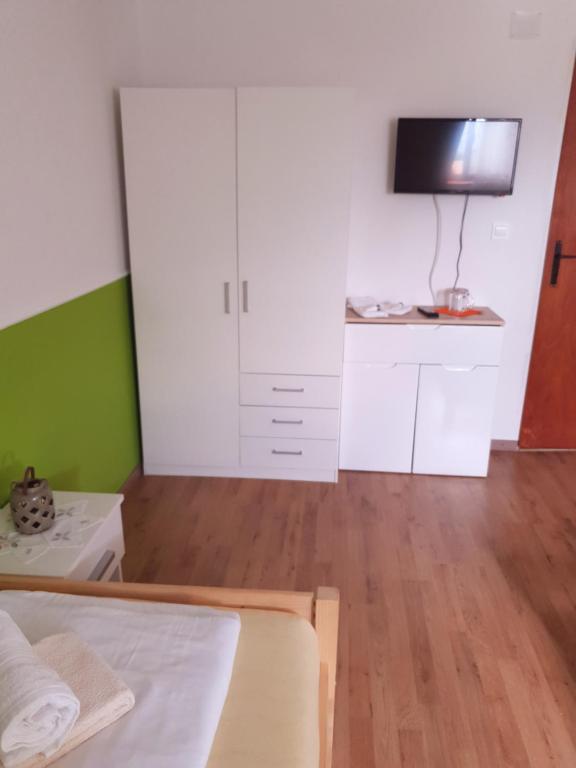 TV a/nebo společenská místnost v ubytování Guesthouse Osvald