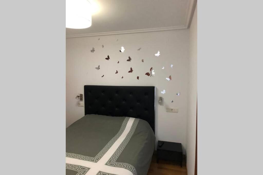A bed or beds in a room at Ático tipo Loft centro de Mugardos