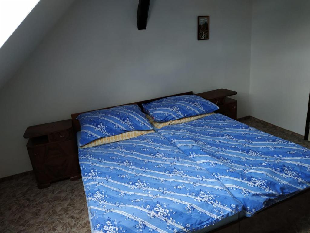 Postel nebo postele na pokoji v ubytování Ubytování na Šumavě