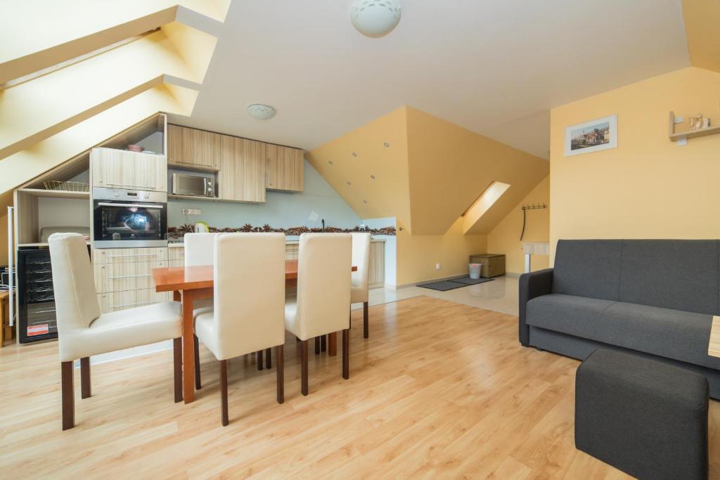Kuchyňa alebo kuchynka v ubytovaní Apartament przy Deptaku z miejscem parkingowym