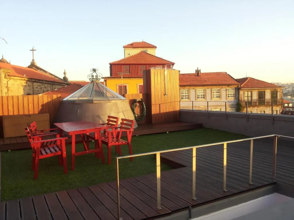 Studio with terrace @ historic center, Porto, Portugal
