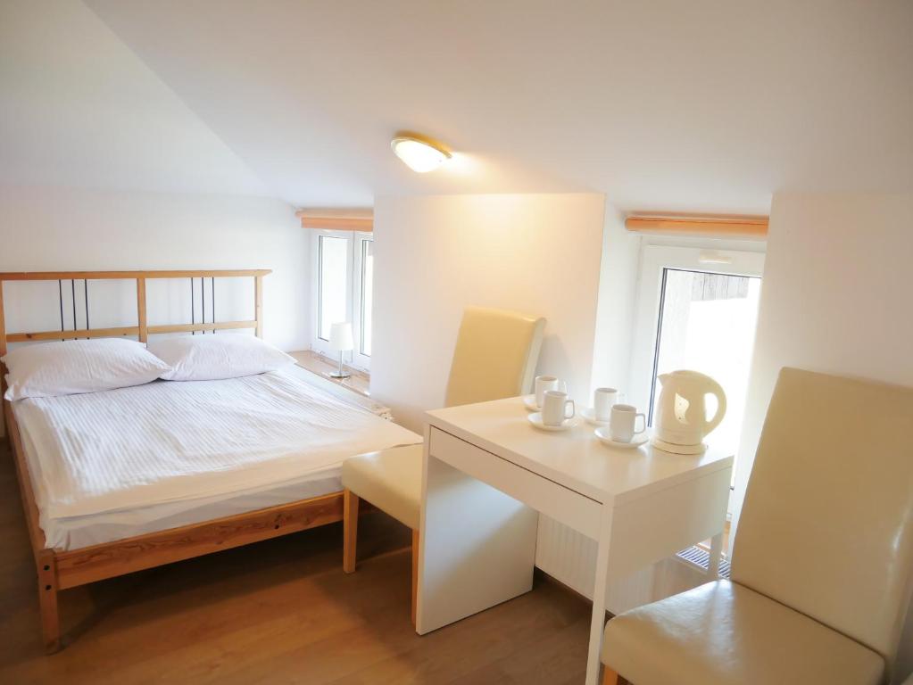 Postel nebo postele na pokoji v ubytování Słoneczny Dom pokoje i apartament na wynajem