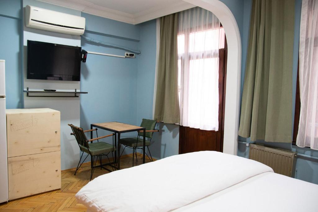 Postel nebo postele na pokoji v ubytování YOLO Hostel