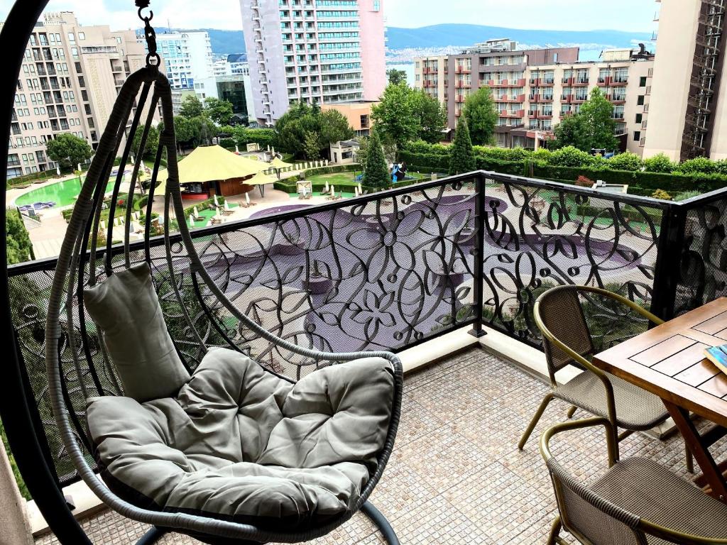 Balkón nebo terasa v ubytování Royal Beach Premium