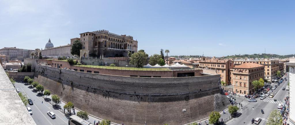 ローマにあるSpartacus Inn Apartmentの大壁の空中の街並み