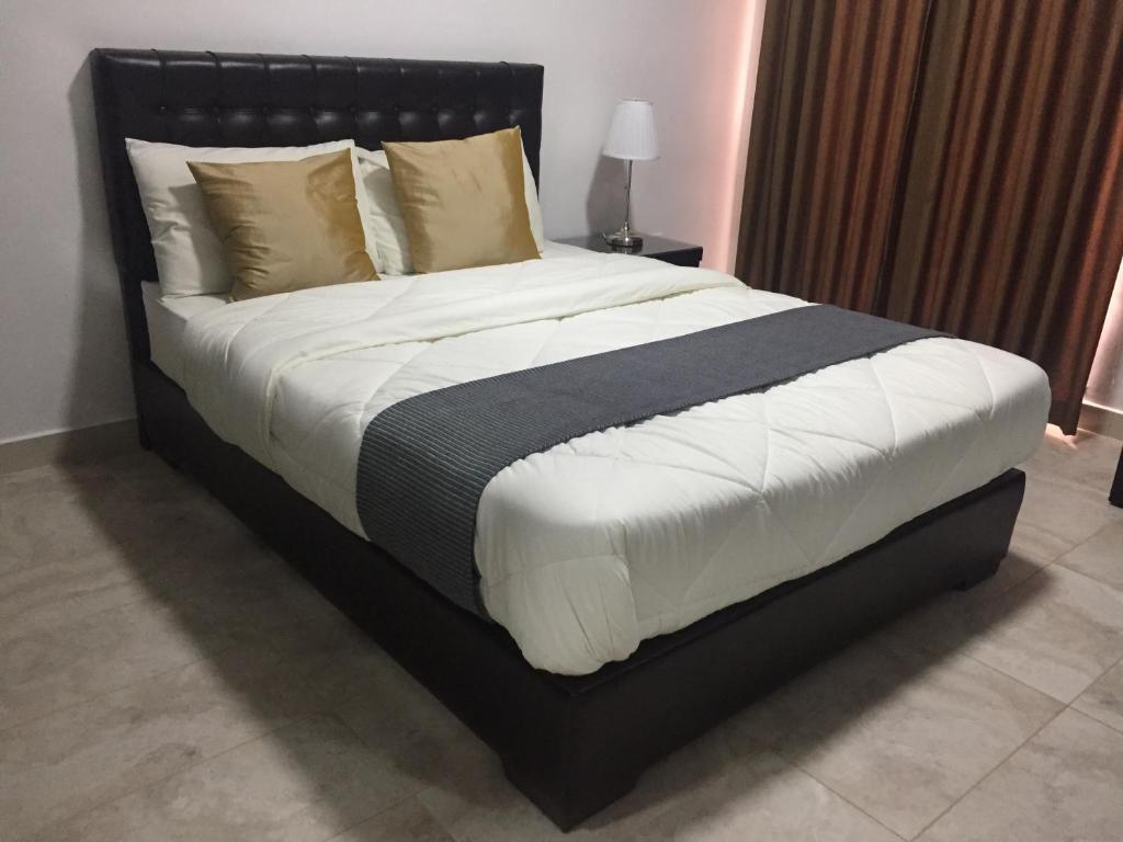 Tunaib Plaza - 