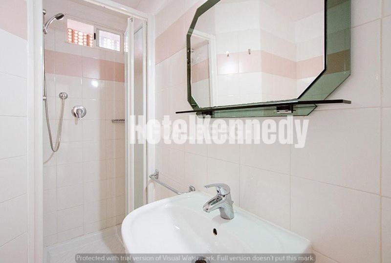 Koupelna v ubytování Hotel Kennedy