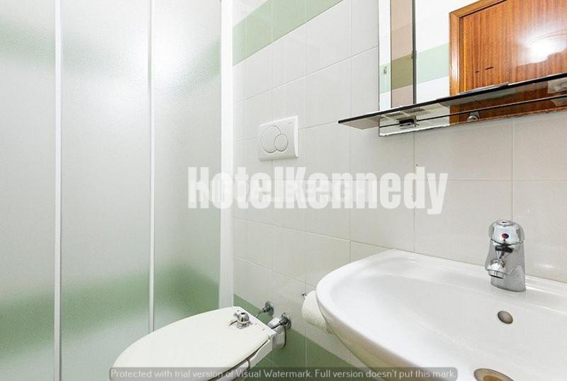 Koupelna v ubytování Hotel Kennedy