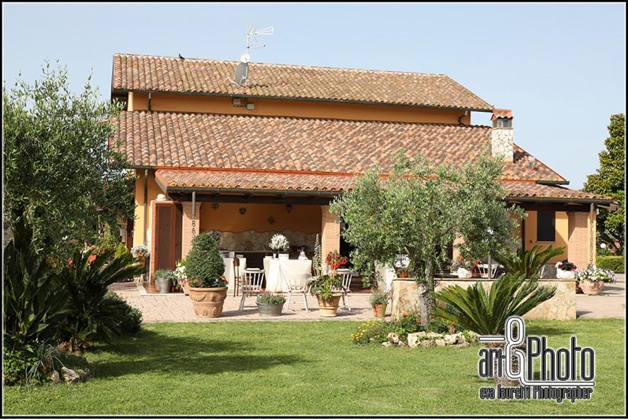 a house with a table and chairs in a yard at Casale Del Borgo in Hermada