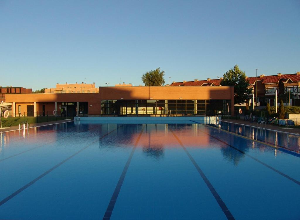 Der Swimmingpool an oder in der Nähe von Apartamento Dúplex Golf Rioja Alta