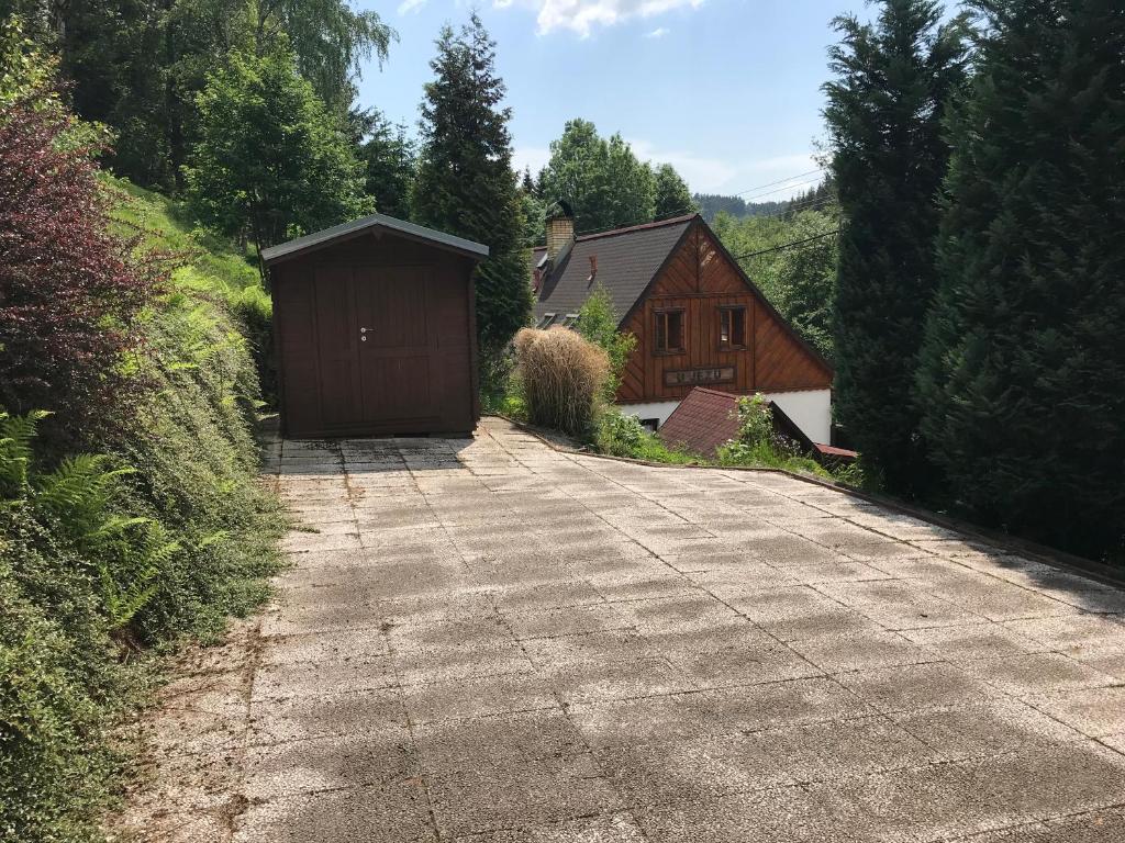 Budynek, w którym mieści się dom w stylu alpejskim
