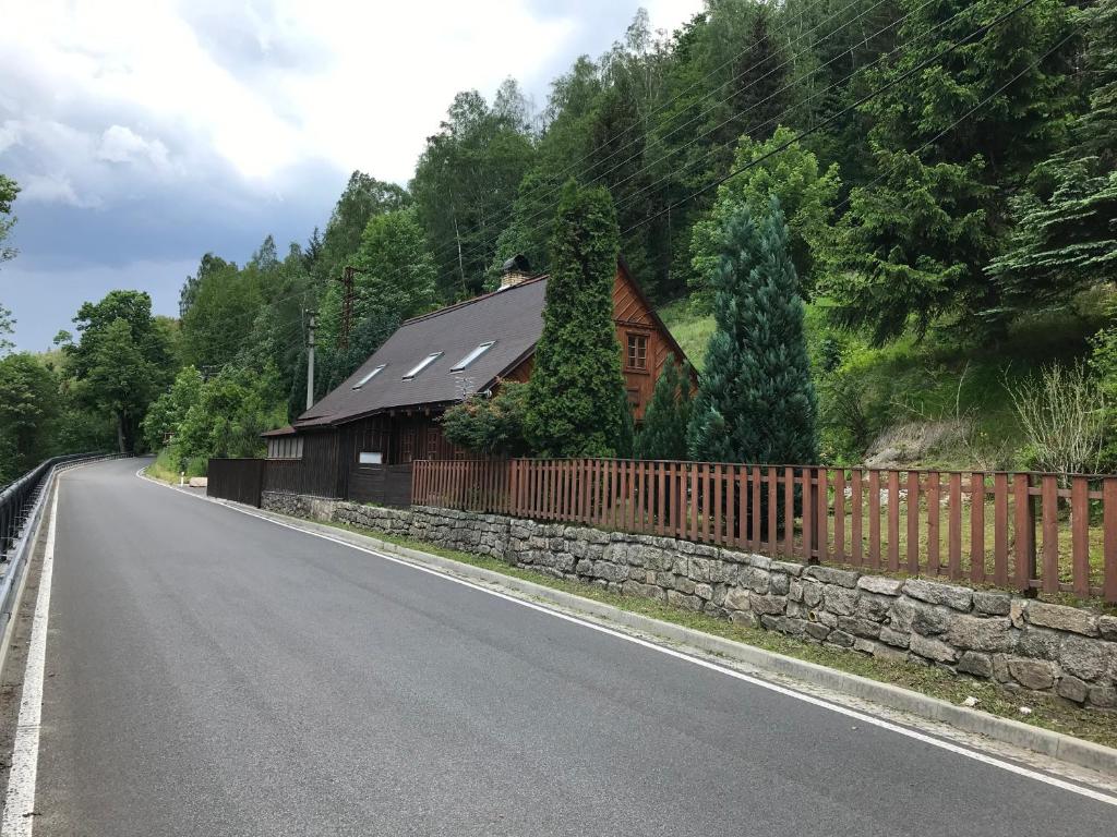 Przyroda w pobliżu tego domu w stylu alpejskim