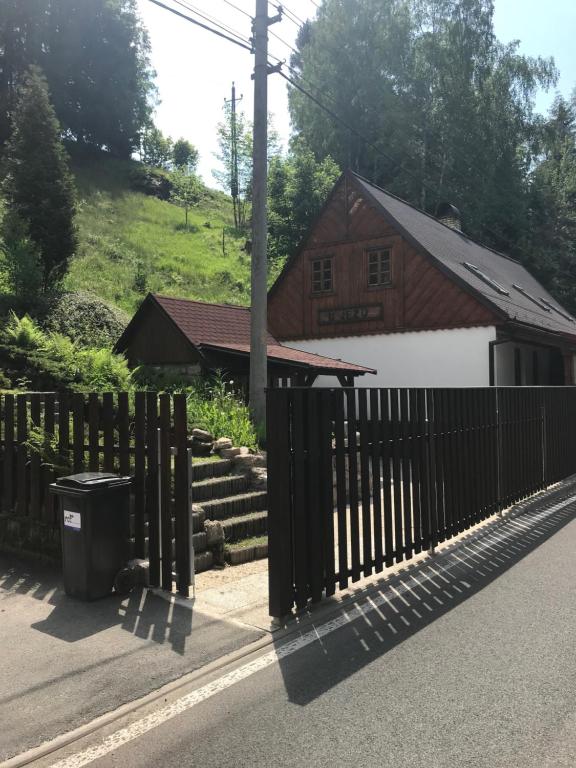 Budynek, w którym mieści się dom w stylu alpejskim