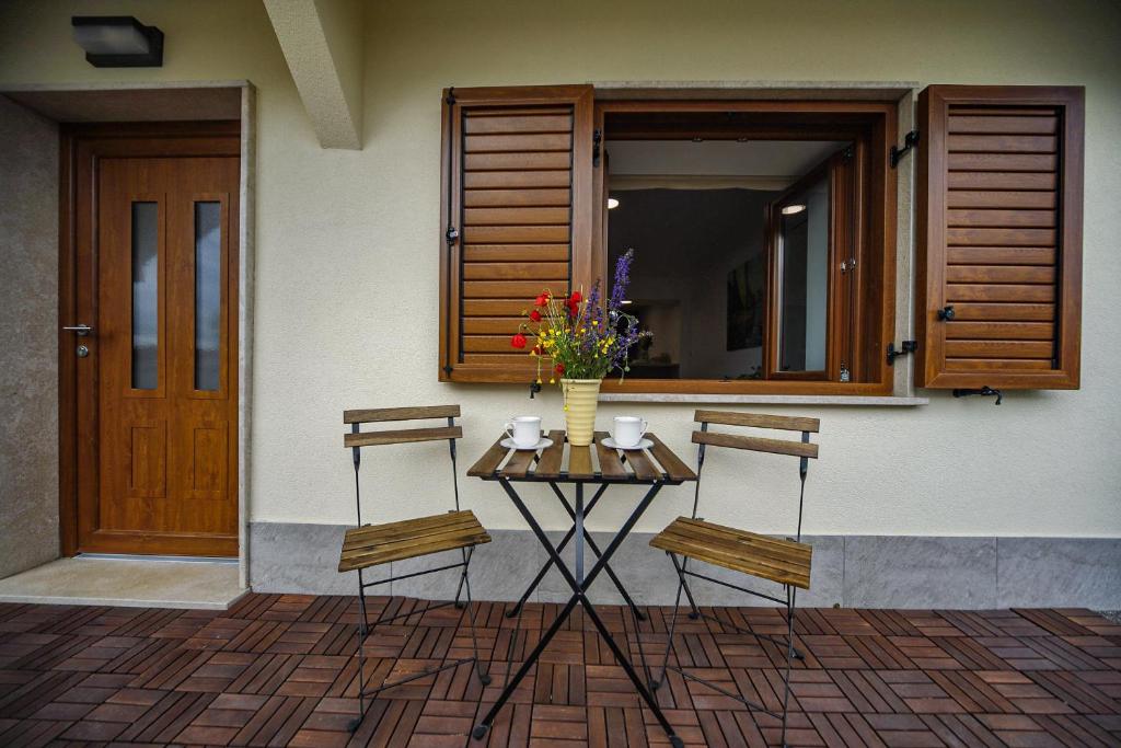 Zdjęcie z galerii obiektu Casa Tilia w mieście Šapjane