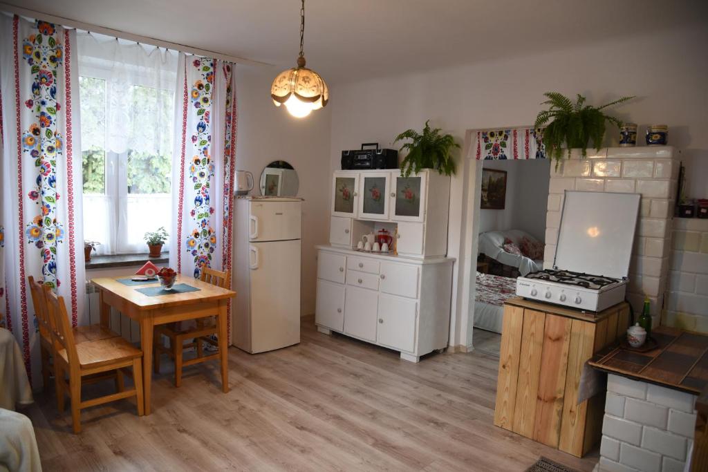 Kuchyň nebo kuchyňský kout v ubytování Agroturystyka Kobylnica nad Wisłą