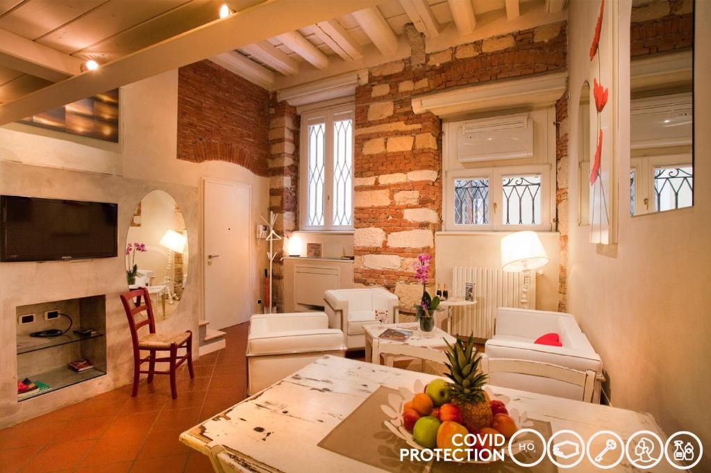 Televízia a/alebo spoločenská miestnosť v ubytovaní Le Cadreghe Apartments