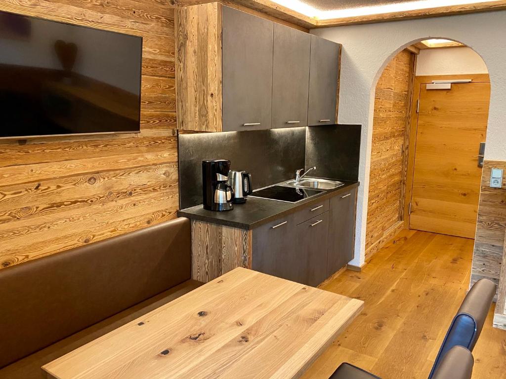 Kuchyň nebo kuchyňský kout v ubytování Almhof Kitzlodge - Alpine Lifestyle Hotel