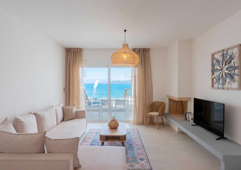COSTA VASIA Seaside Suites and Apartments - 