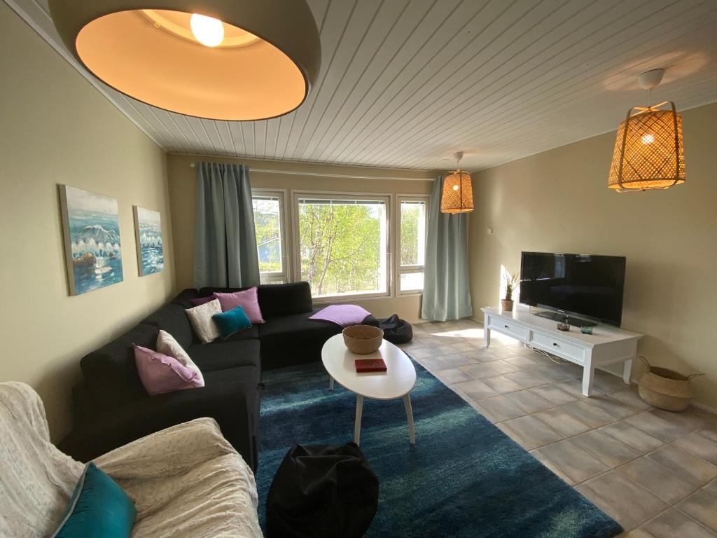 Villa Arktika porealtaallinen mökki Nuorgamissa Tenojoen ja tunturien vieressä - Maison De Deux Chambres