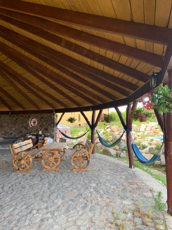 Patio alebo iná vonkajšia časť ubytovania Pensjonat Przy Stajni