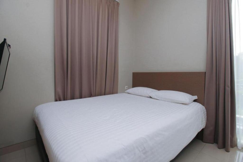 Postel nebo postele na pokoji v ubytování Home 899 Patal Senayan