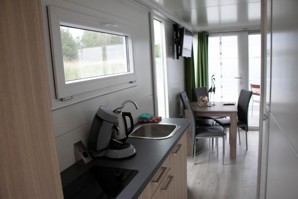 Posezení v ubytování Houseboat uitzicht over veluwemeer, natuurlokatie, prachtige vergezichten