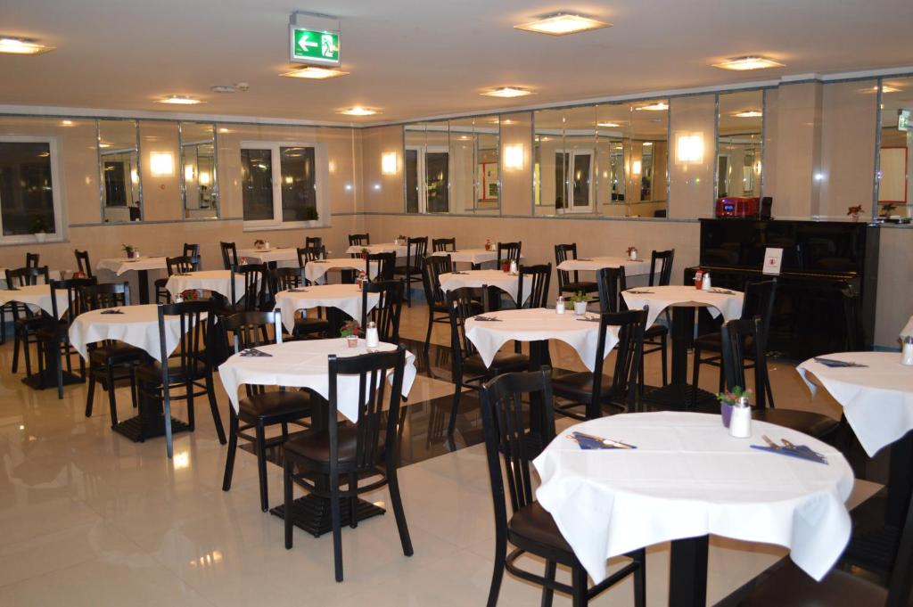 Restaurace v ubytování Hotel Donaustadt Kagran - at Metro U1