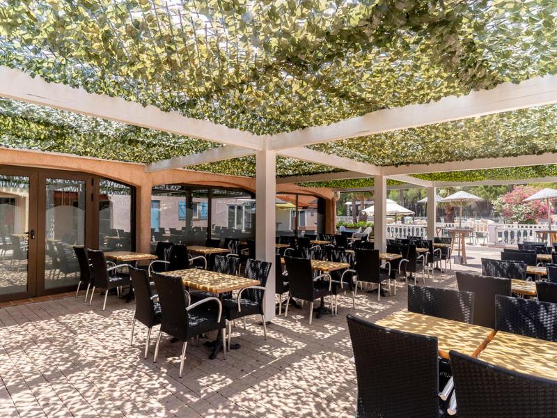 Restaurace v ubytování Camping L'Oasis 5 étoiles à Puget-sur-Argens