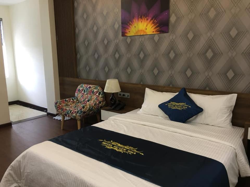 Giường trong phòng chung tại Huyen Nga Hotel