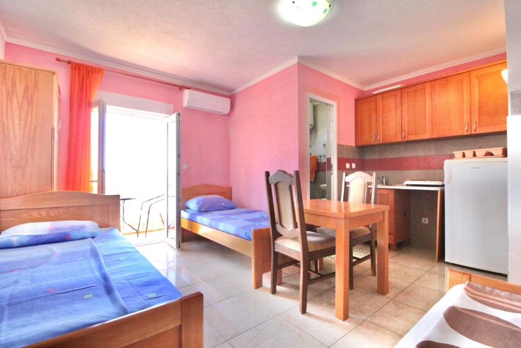 Kuchyň nebo kuchyňský kout v ubytování Apartments Mušović