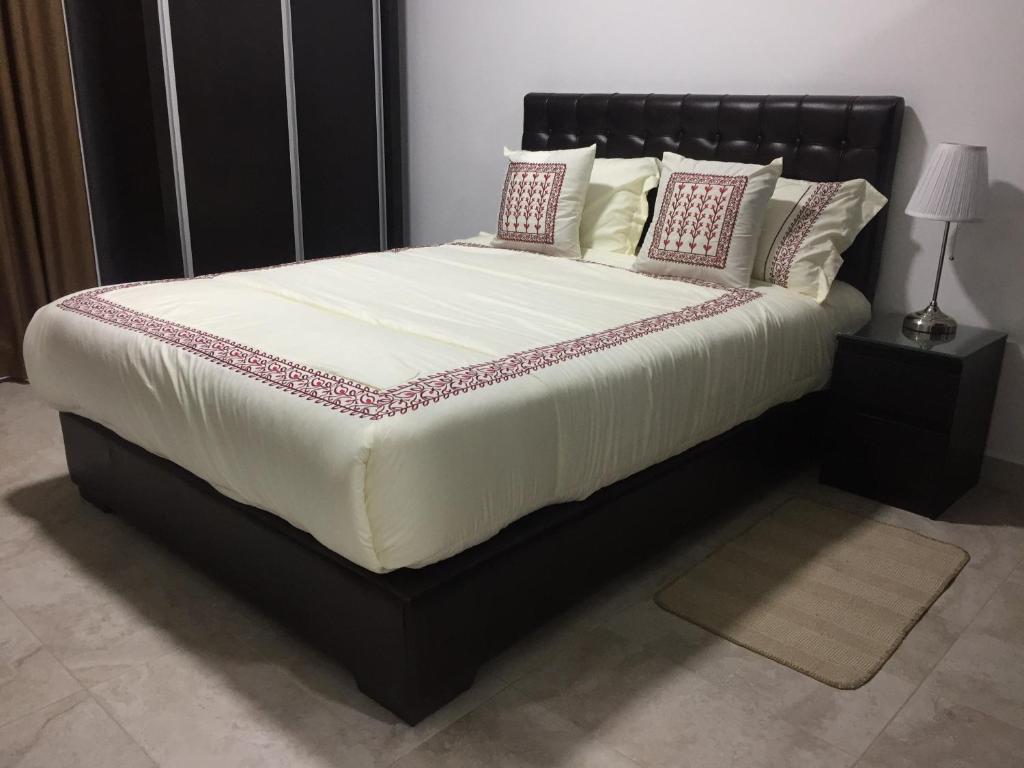 Tunaib Plaza - 