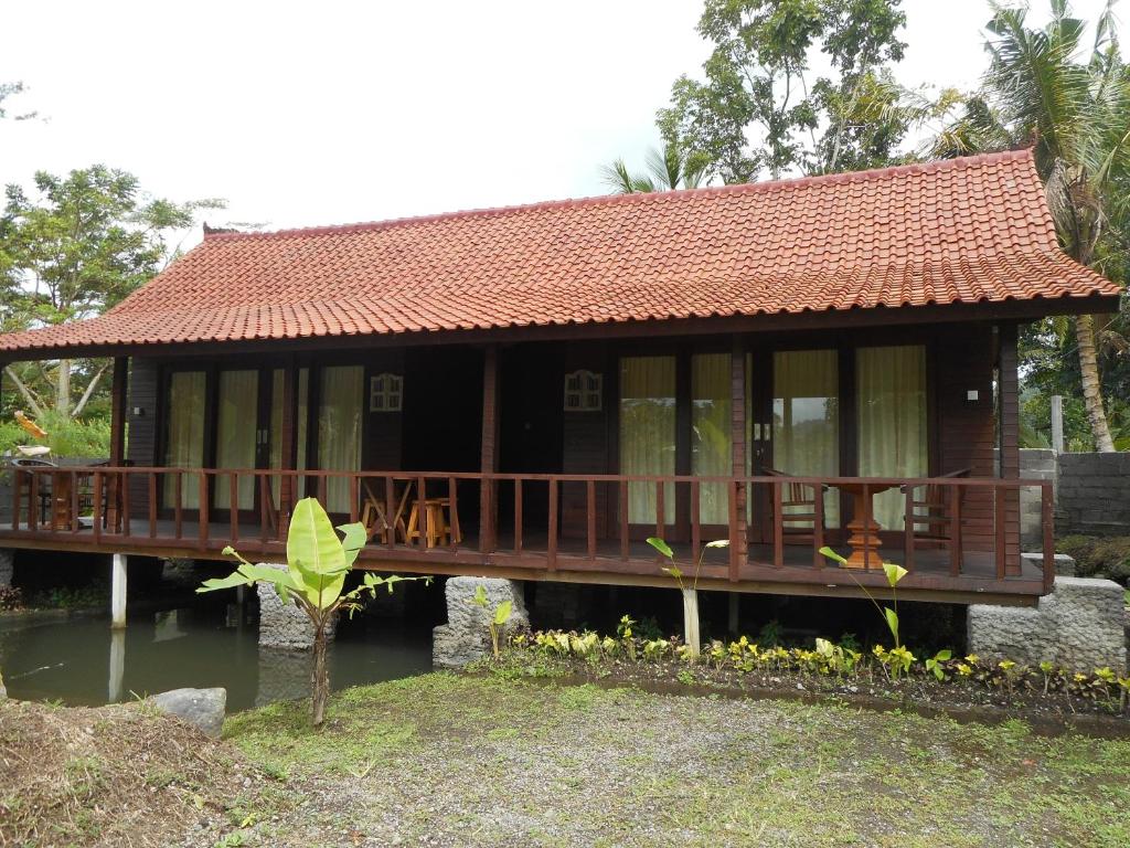 Pondok Tepi Sungai - Two-Bedroom Villa