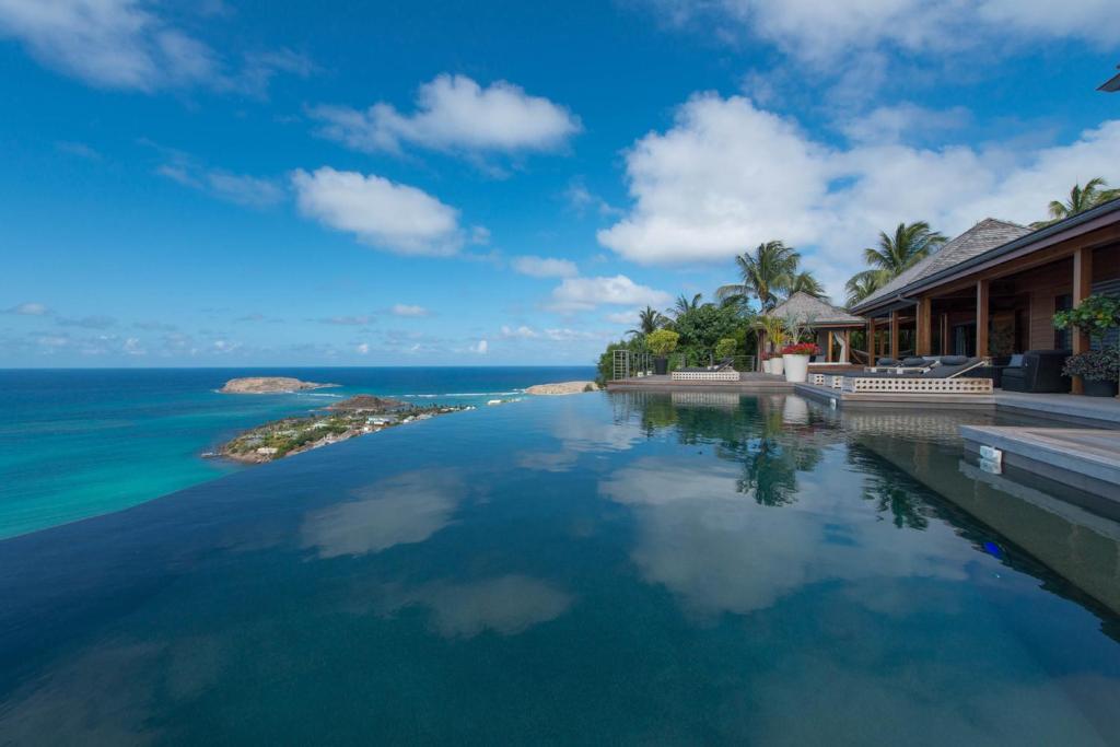 a view of the ocean from a resort infinity pool at Dream Villa Marigot 771 in Saint Barthelemy