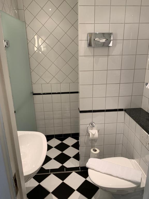 Koupelna v ubytování Mayfair Hotel Tunneln