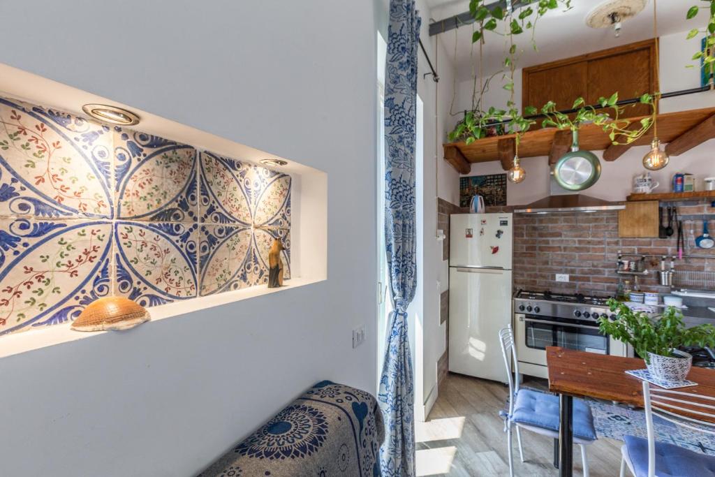 A kitchen or kitchenette at Gò Gò House 2 Casa Aprile