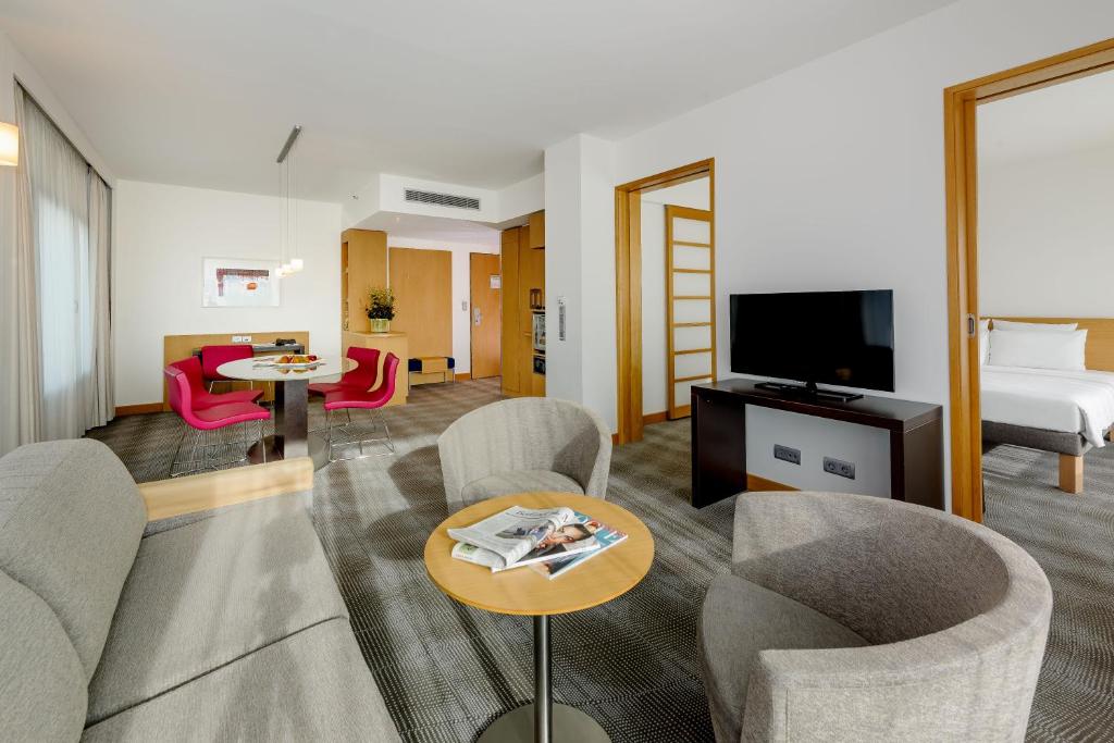 Novotel Berlin Am Tiergarten - Junior Queen Suite With Sofa