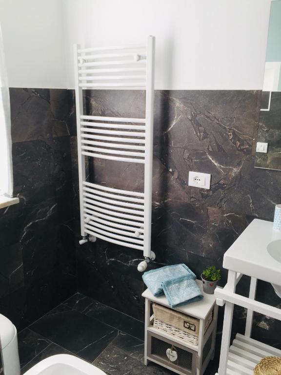 A bathroom at Gò Gò House 2 Casa Aprile