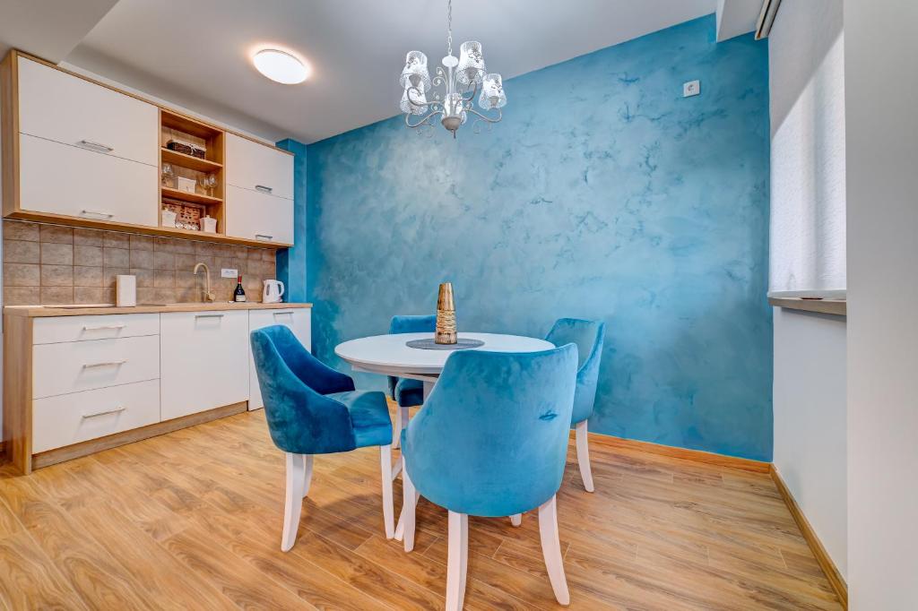 Kuchyň nebo kuchyňský kout v ubytování MB LUX APARTMANI