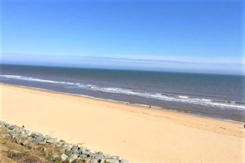 Beachcomber Chalet- short walk to the beach, near Great Yarmouth and Norfolk Broads