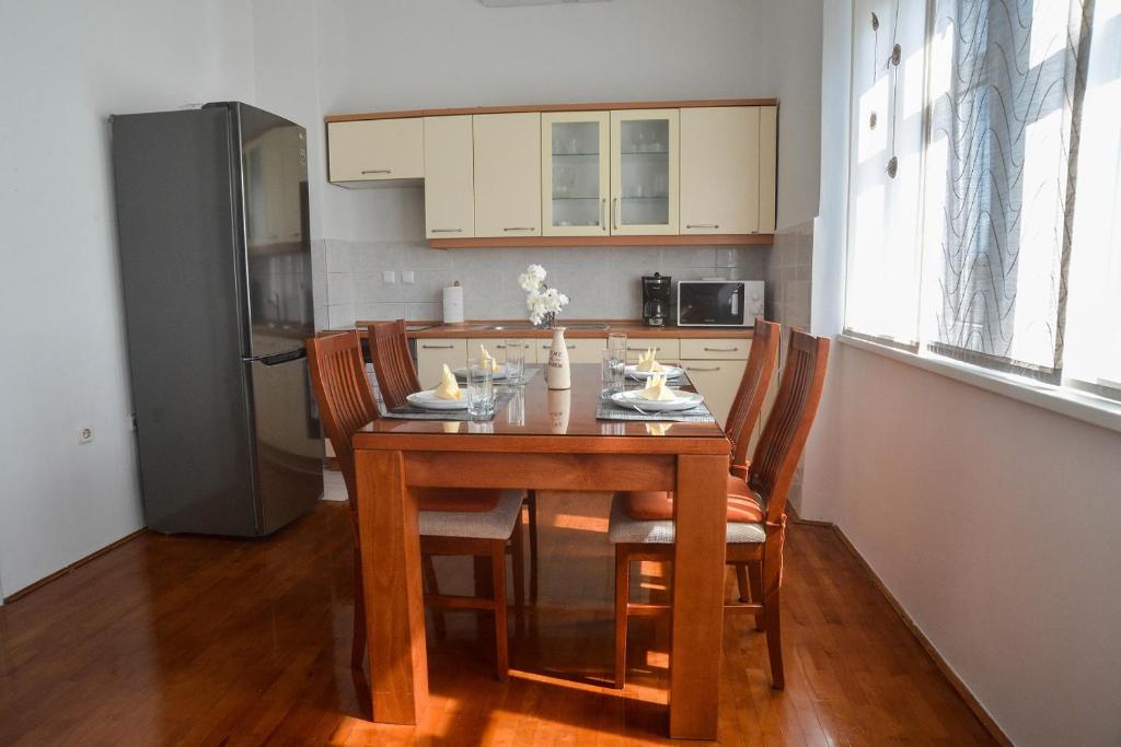 Kuchyňa alebo kuchynka v ubytovaní Apartment Claudia, near old town, free parking place