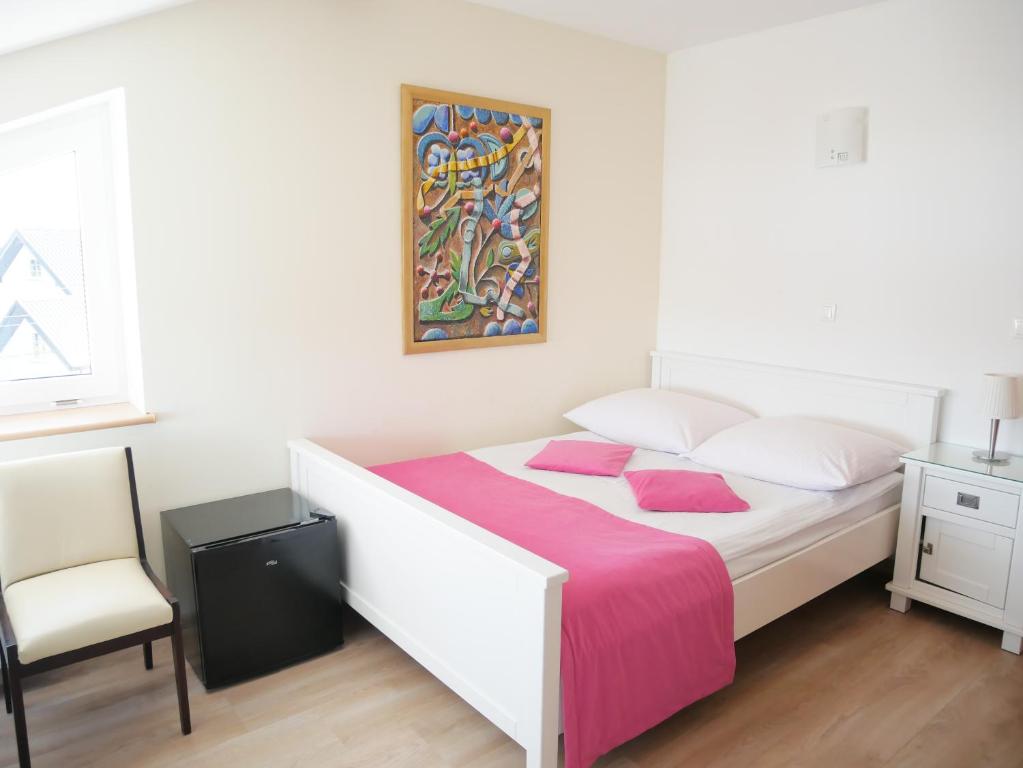 Postel nebo postele na pokoji v ubytování Słoneczny Dom pokoje i apartament na wynajem