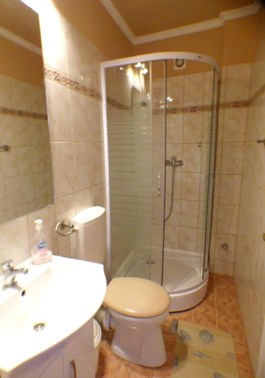 Łazienka w obiekcie Vitorlás Apartmanház