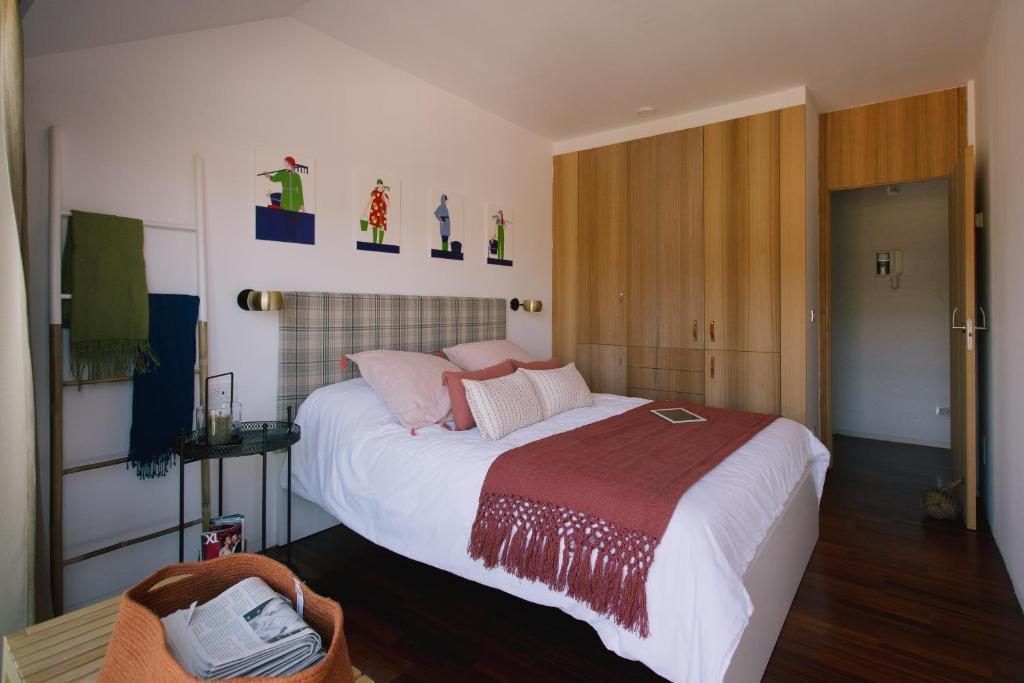 A bed or beds in a room at roomAREA vivienda turistica