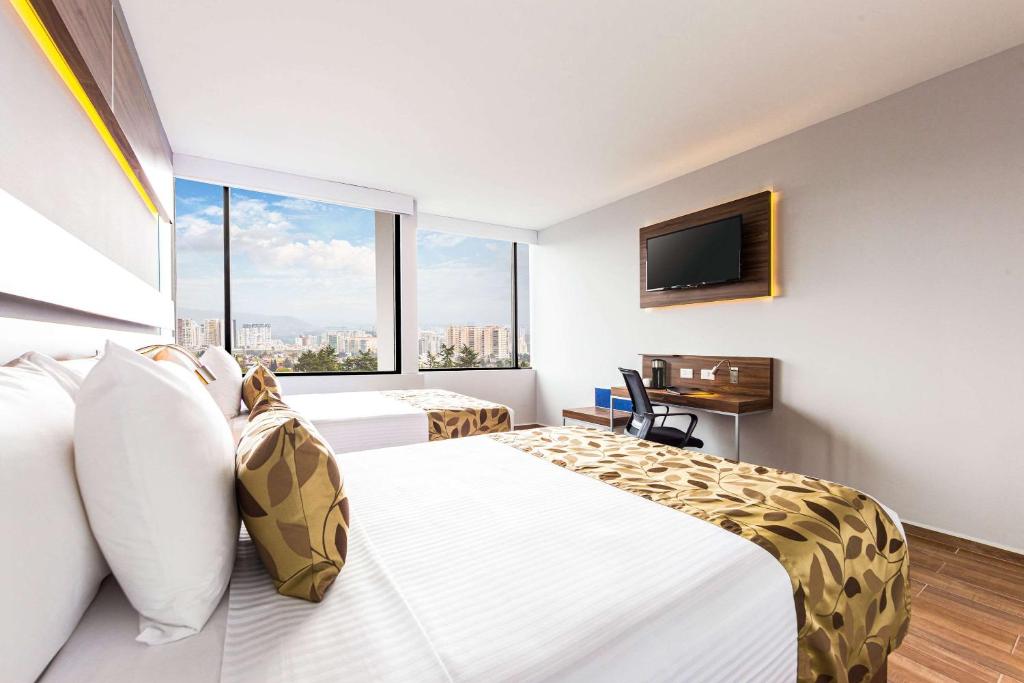 TV a/nebo společenská místnost v ubytování Sleep Inn Ciudad de Mexico Cuajimalpa