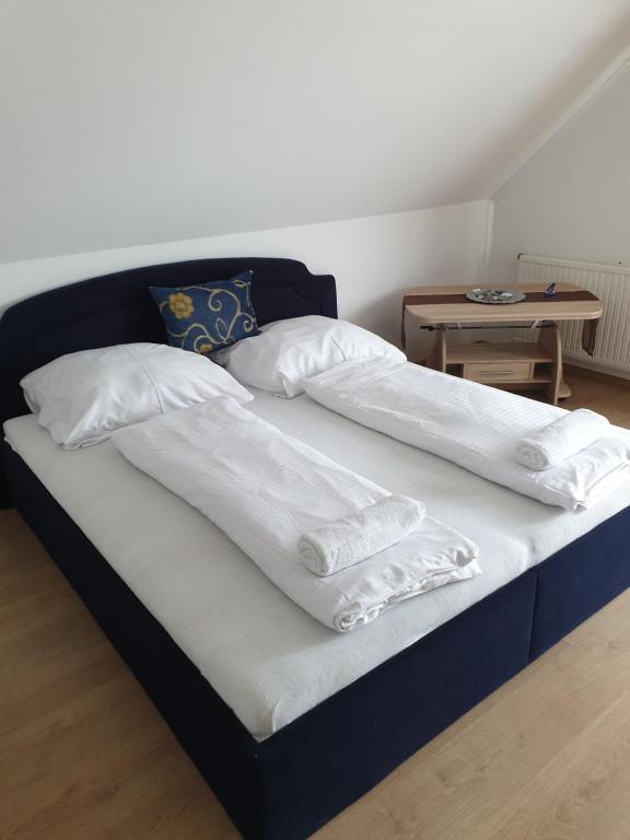 Gesztenye apartman 8409 Úrkút, 50 Temető utca kép - 1