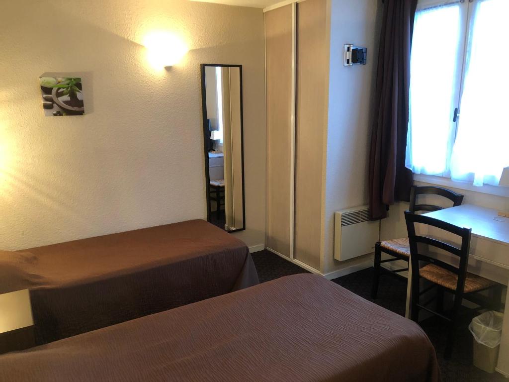 Postel nebo postele na pokoji v ubytování Hôtel Restaurant Les Falaises