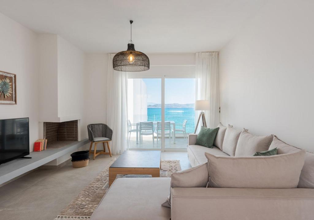 Ruang duduk di COSTA VASIA Seaside Suites and Apartments